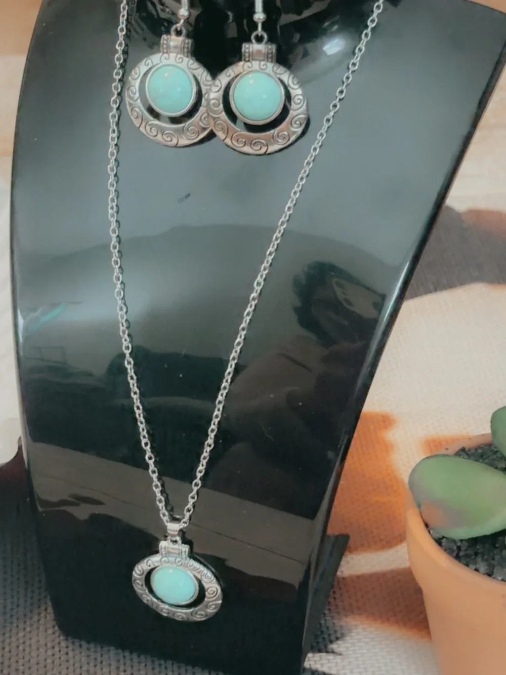 SHEIN Turquoise Silver-Tone Pendant Necklace & Earrings 2-Piece Set - Picture 4 of 6